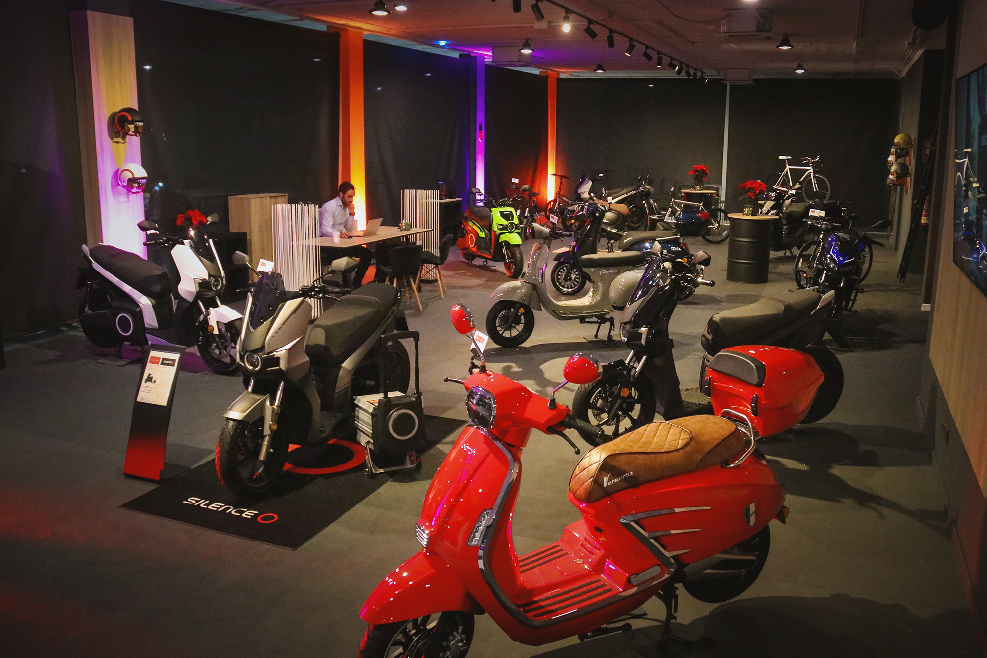 El nuevo concesionario de motos de Nani Grupo Empresarial ya ha abierto sus instalaciones pesado